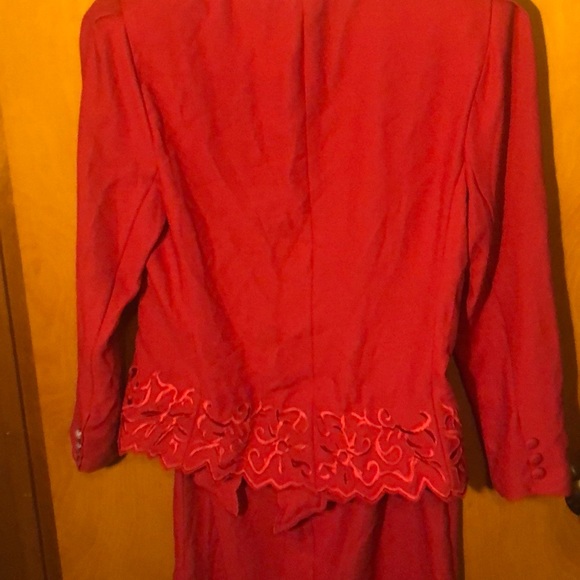 In The Mood size 12 RED BLAZER AND SKIRT - Picture 9 of 11